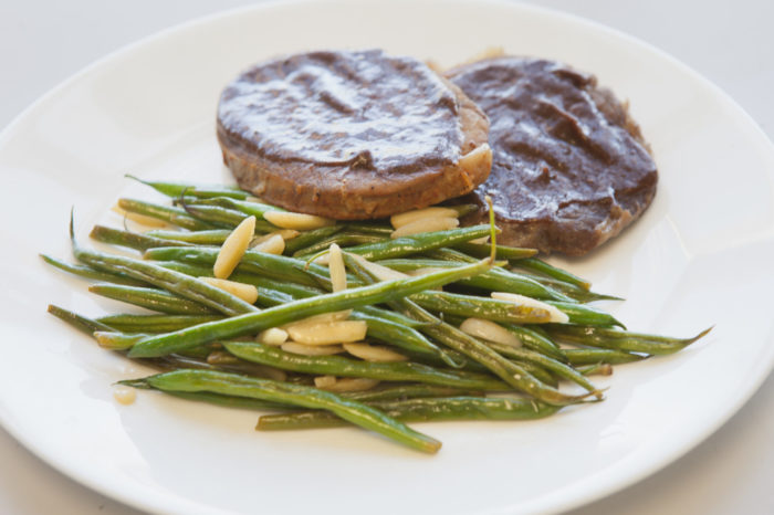 College Budget Recipes: Steak and homemade sauce